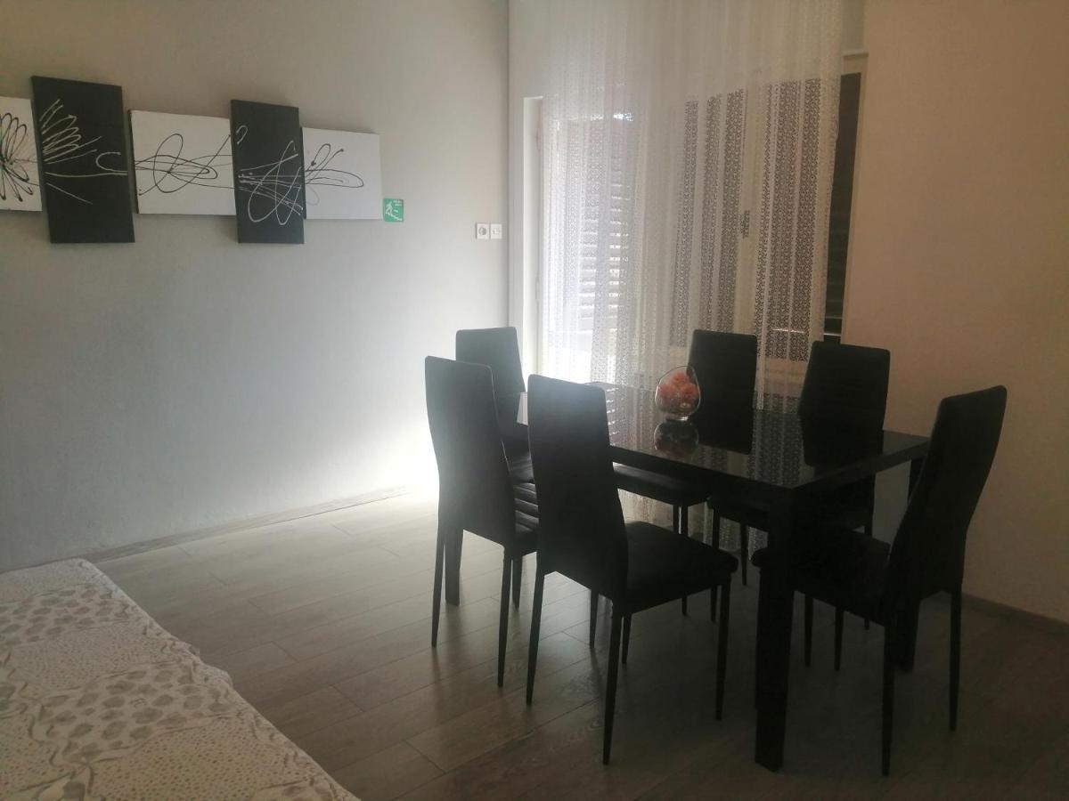 Apartment Vera, 80 M From The Sea Novigrad  Bagian luar foto