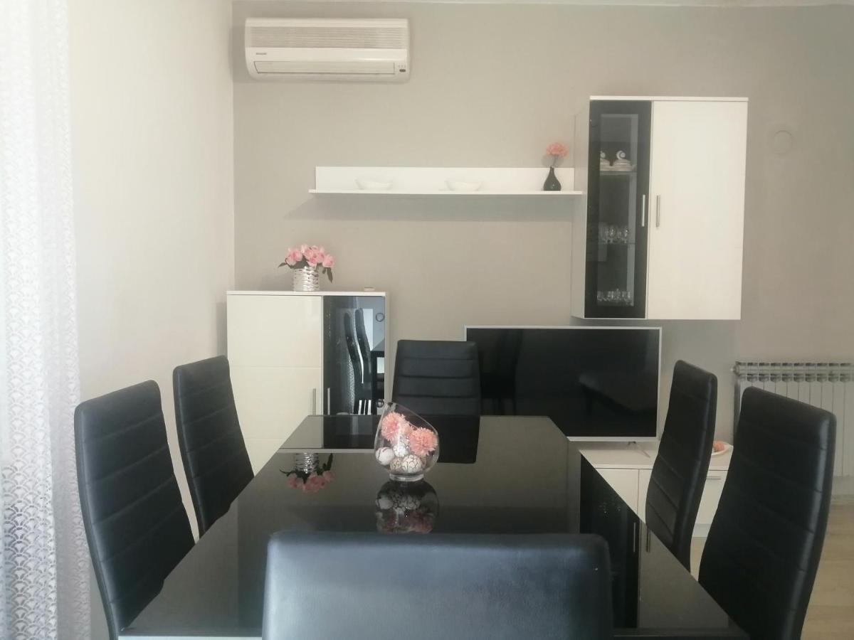 Apartment Vera, 80 M From The Sea Novigrad  Bagian luar foto